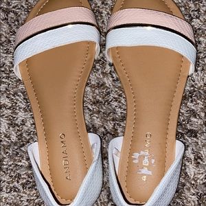 Flat dress shoes